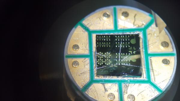 Circuit board with exposed pads to which the material samples are wire-bonded.